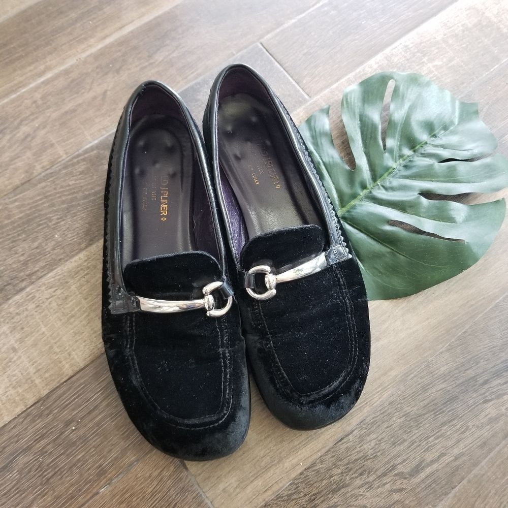 Donald pliner suede loafers size 8 black